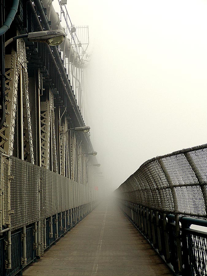 Manhattan Bridge im Nebel