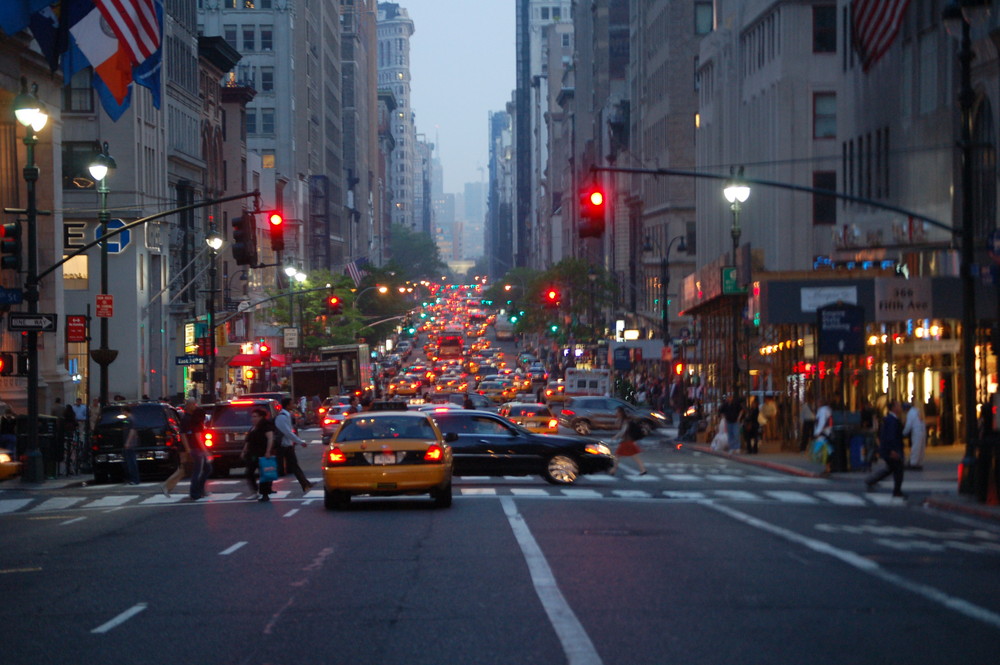 Manhattan - Crossing 5th avenue