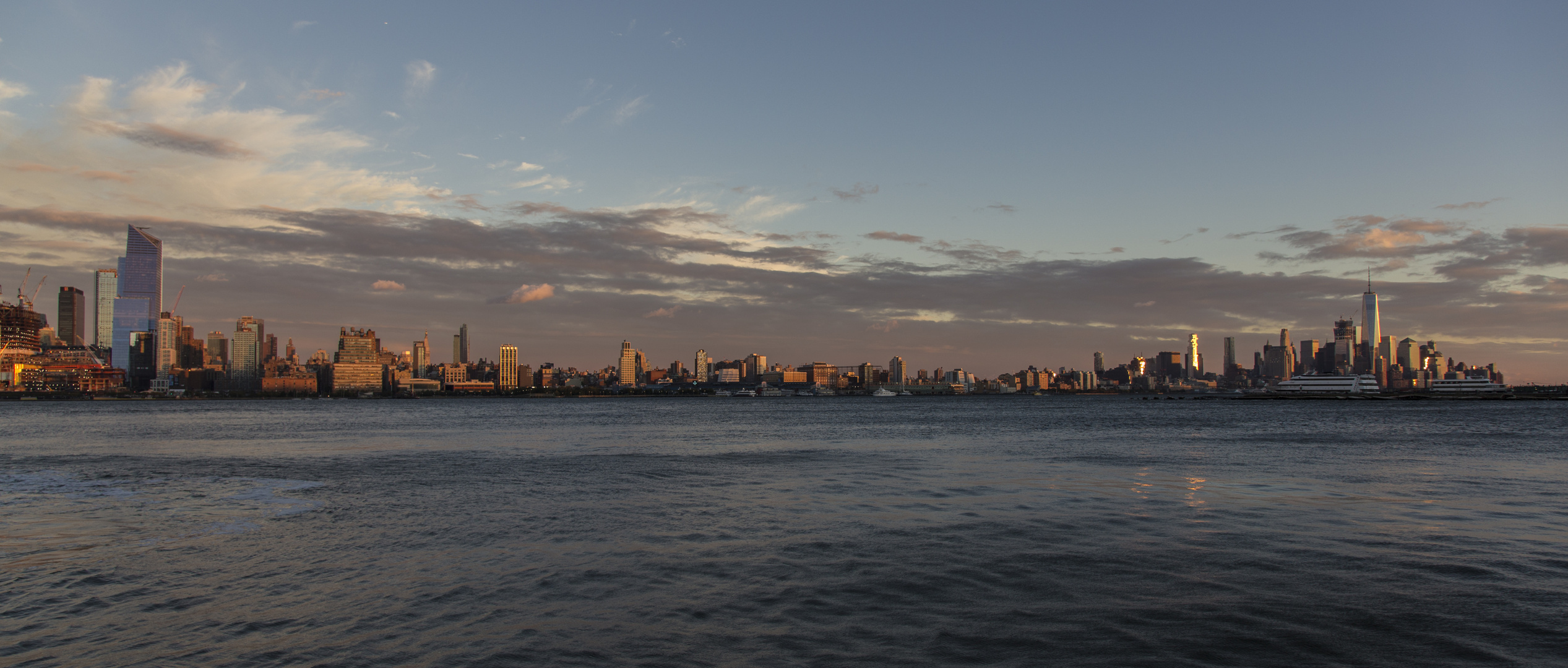 Manhattan im herbstlichen Abendlicht