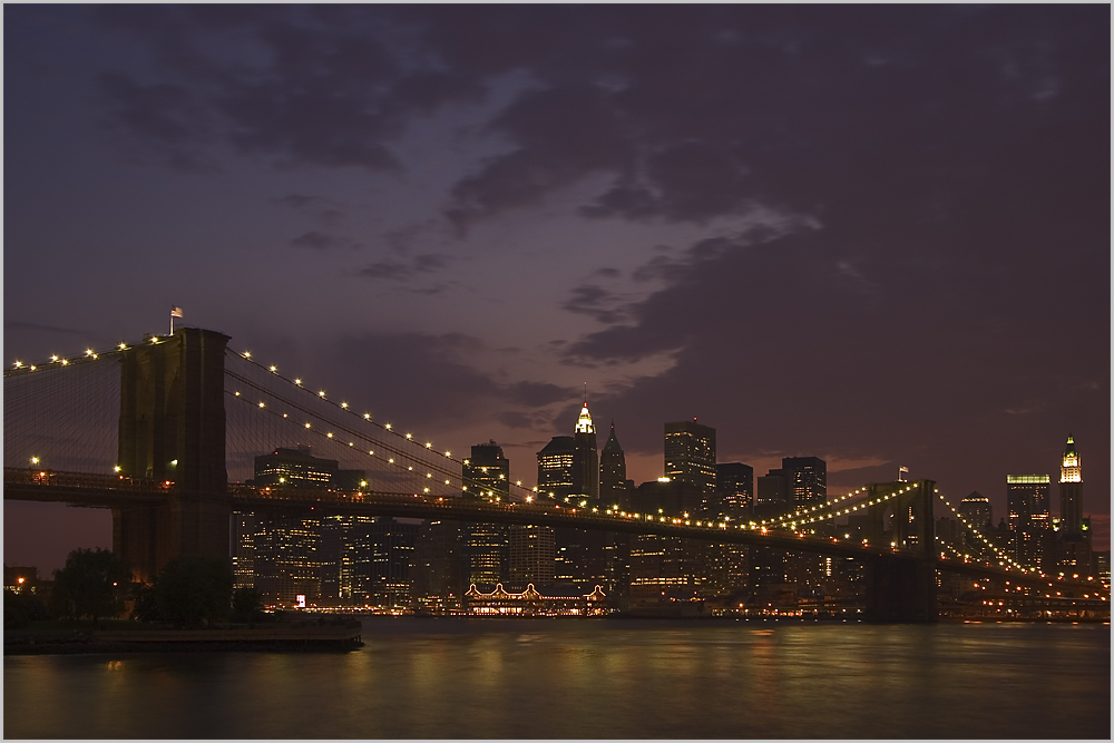 Manhattan Skyline nach Sunset