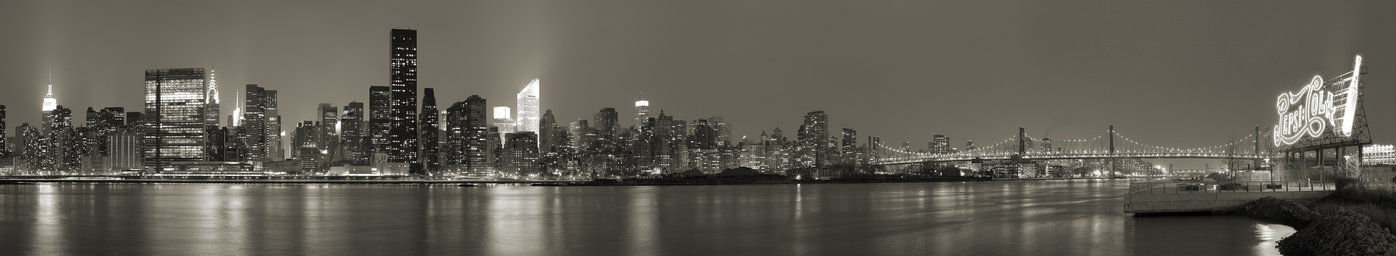 Manhattan Skyline (Panorama) b/w