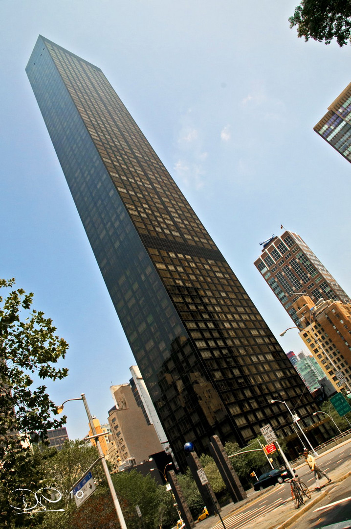 Manhattan - Trump World Tower - 01