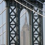 Manhatten Bridge mit Durchblick auf das Empire State Building