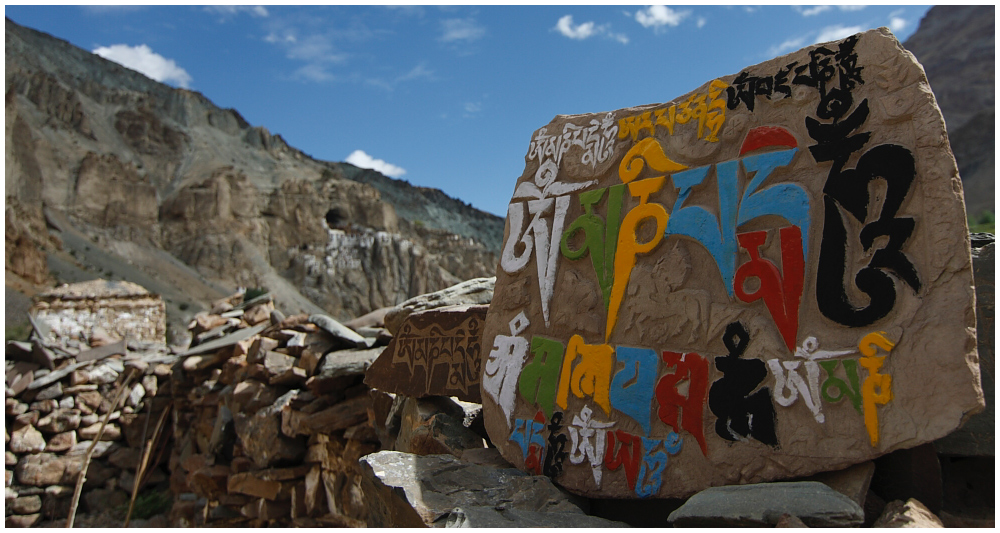 Mani-Steine vor dem Kloster Phuktal, Zanskar, Indischer Himalaya