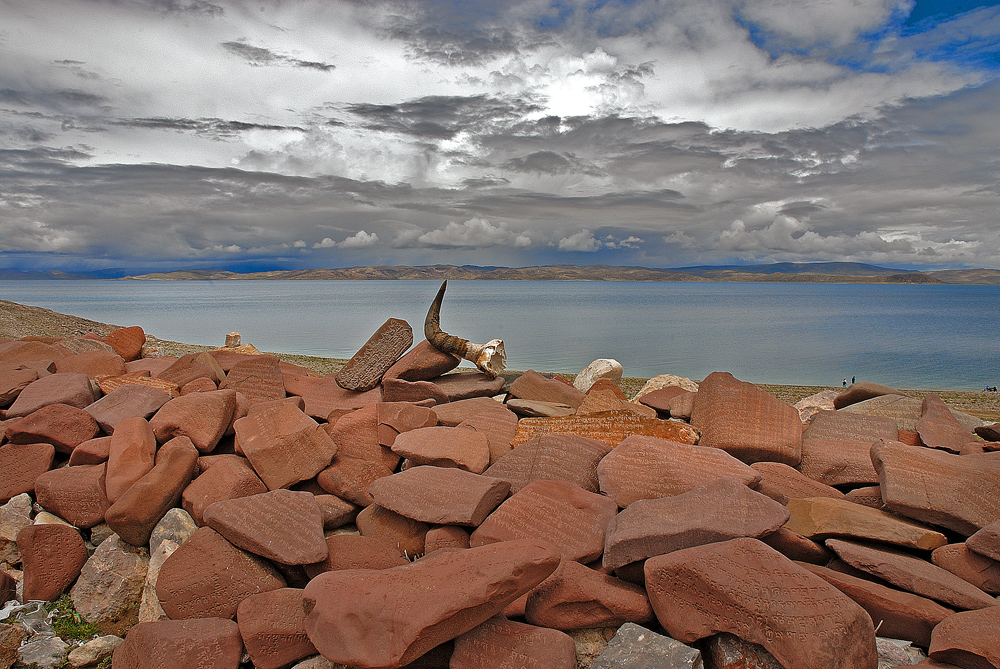 Mani wall at the Namtso