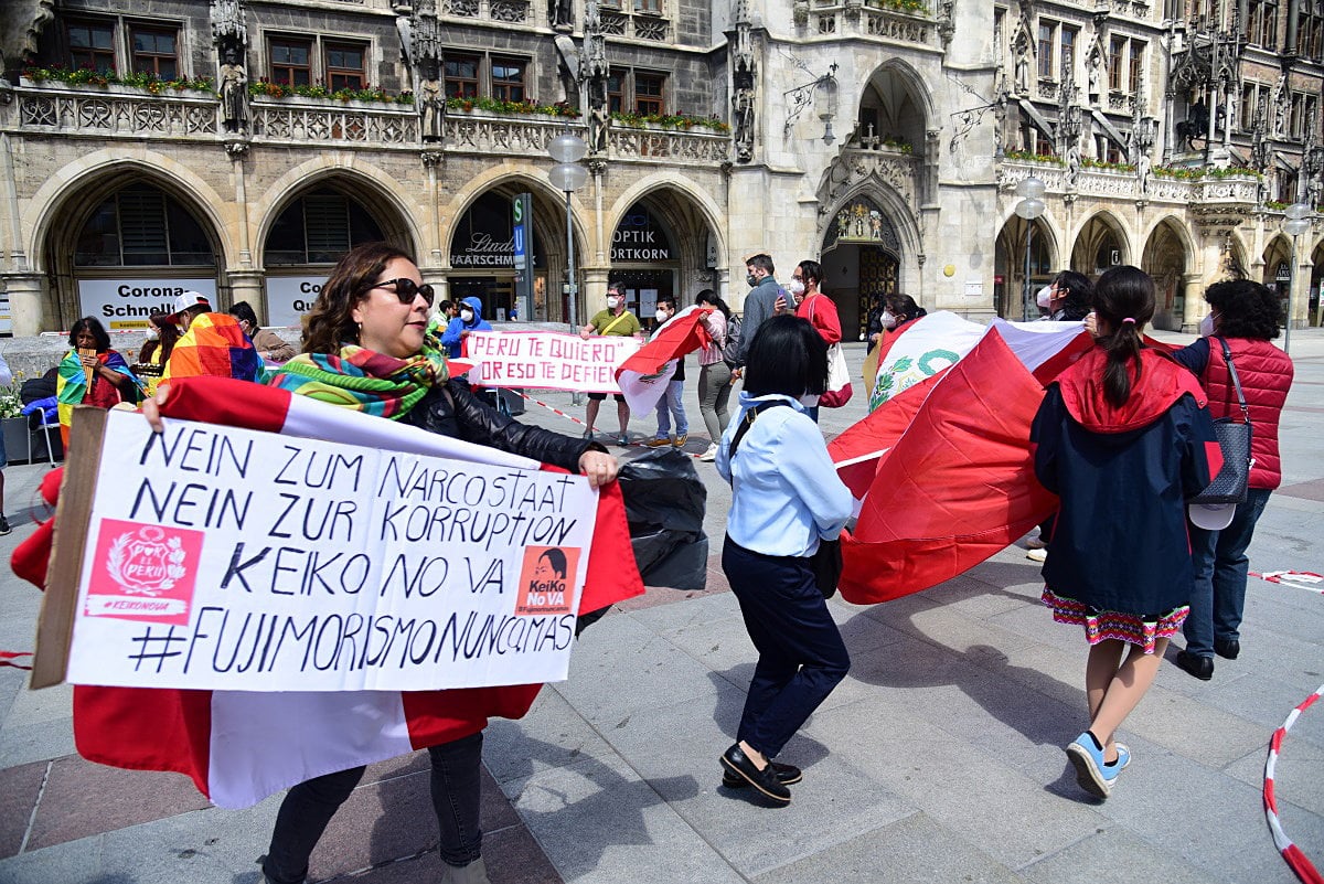 Manifestación Peruanos en Munich 30-05-2021