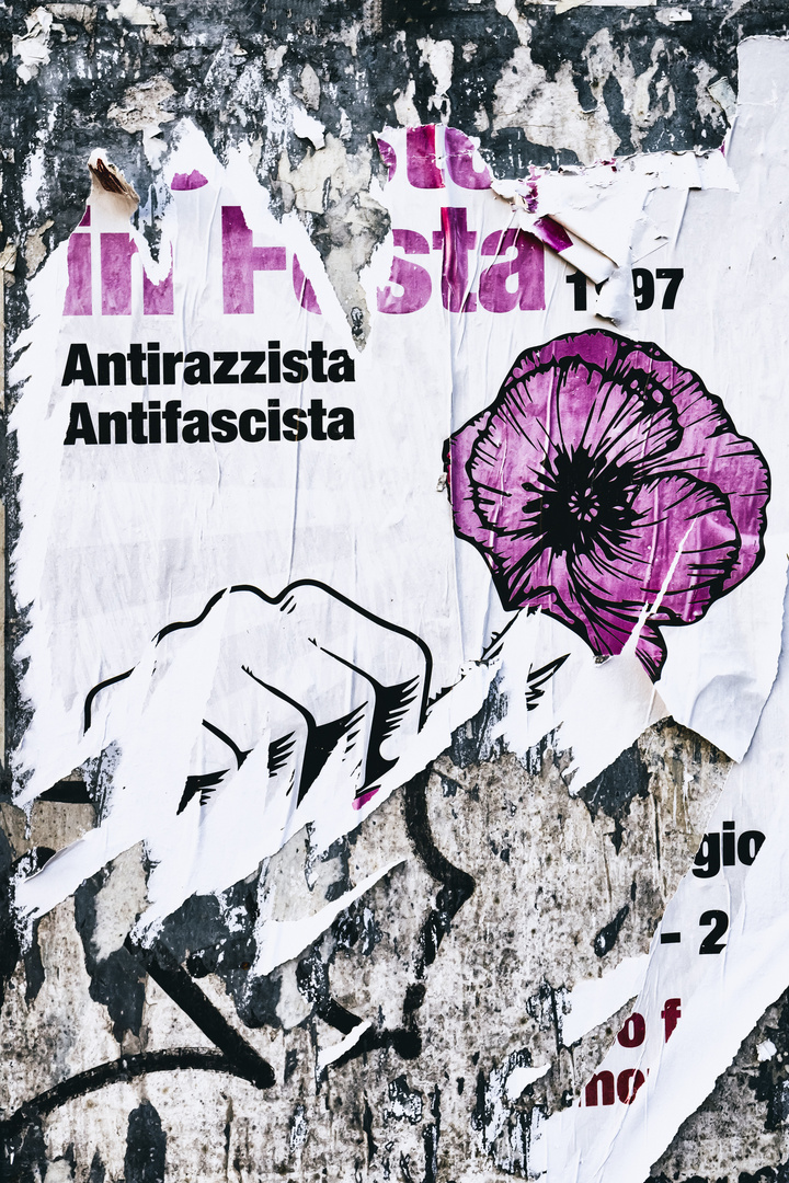 Manifesti strappati