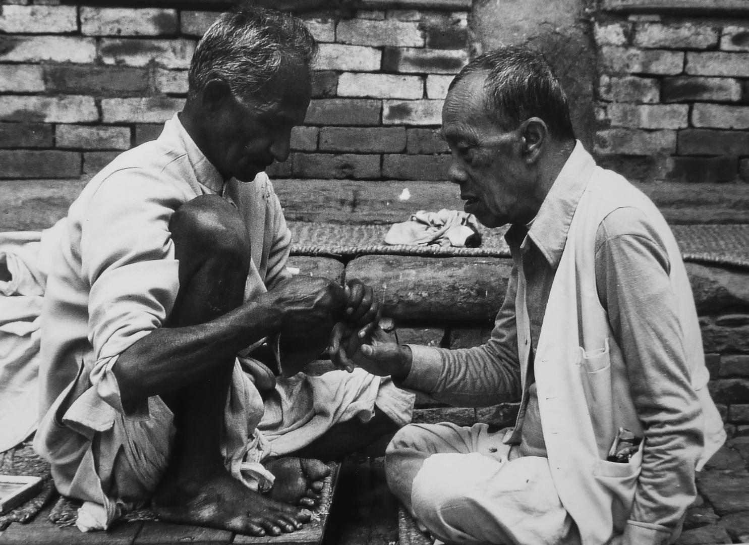 Maniküre auf der Straße  Nepal