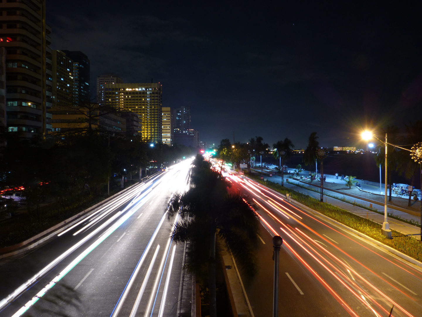 Manila Roxas Blvd. at night