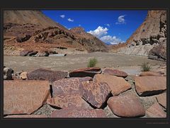 Manisteine am Indus