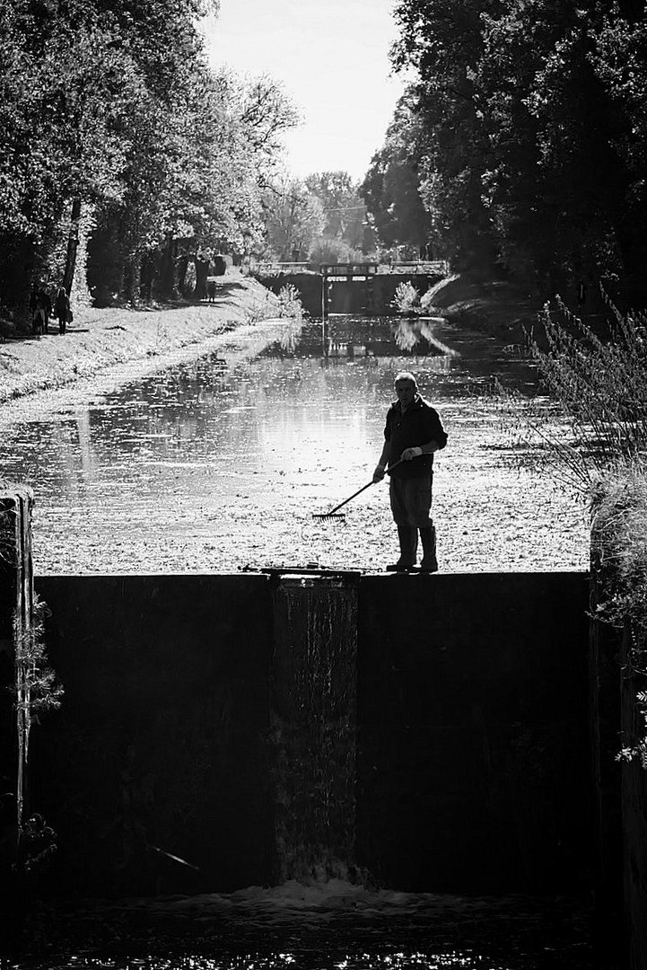 Mann am Kanal