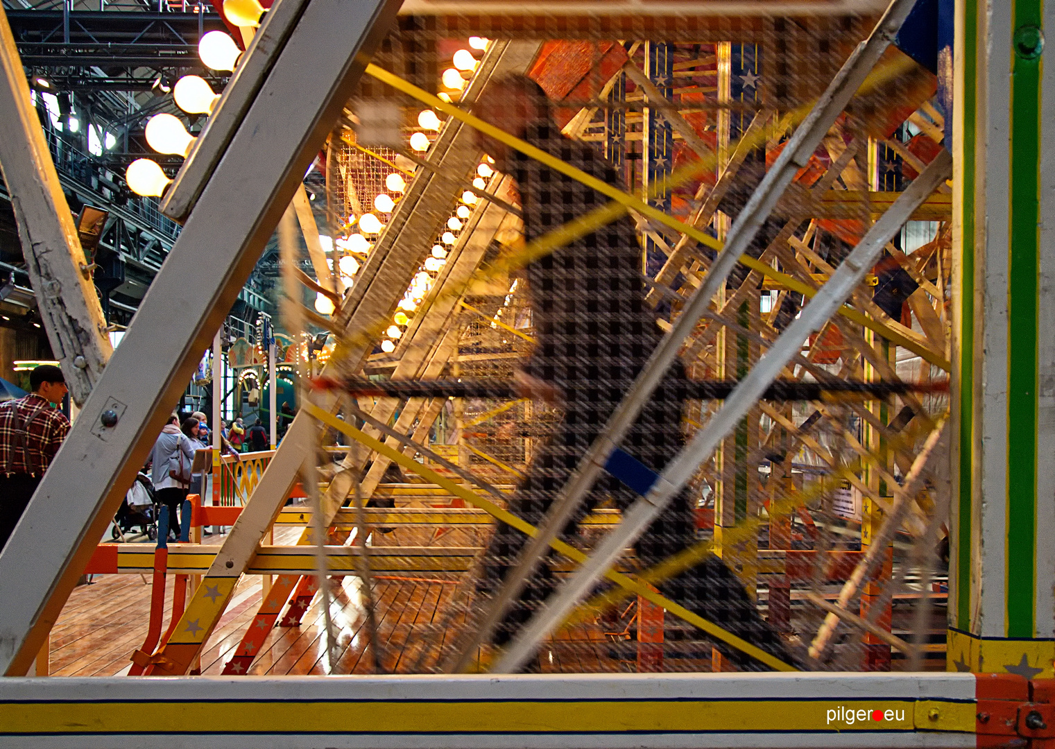 Mann hinter Gittern