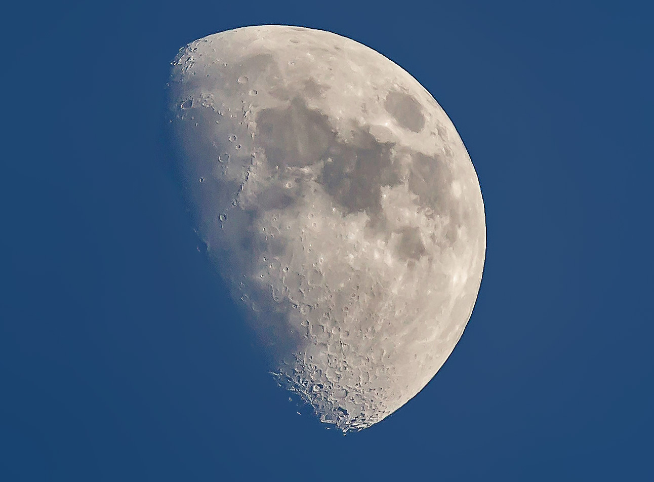 Mann im Mond Bild: Unlocking the Value and Urgency for Your Ideal Customer