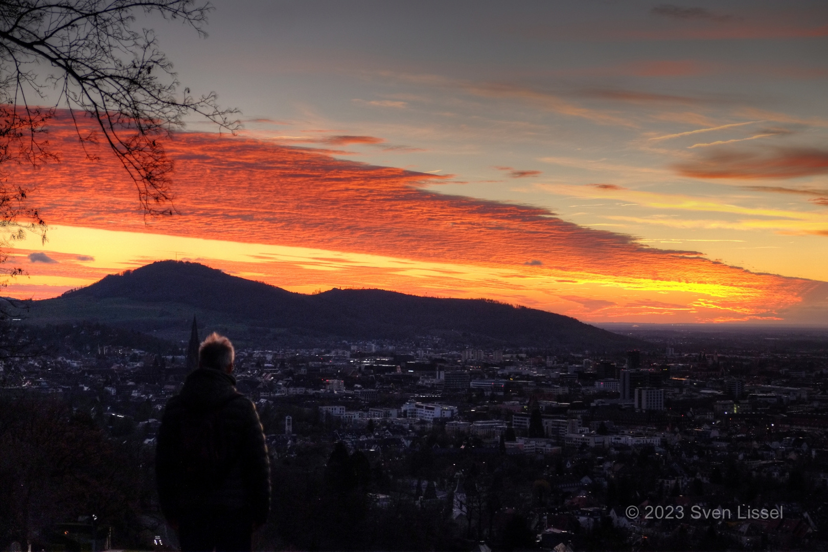 Mann im Sonnenuntergang