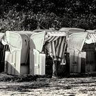 Mann im Strandkorb