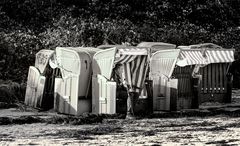 Mann im Strandkorb