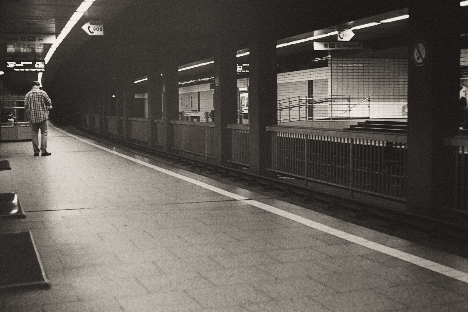 Mann in der U Bahn