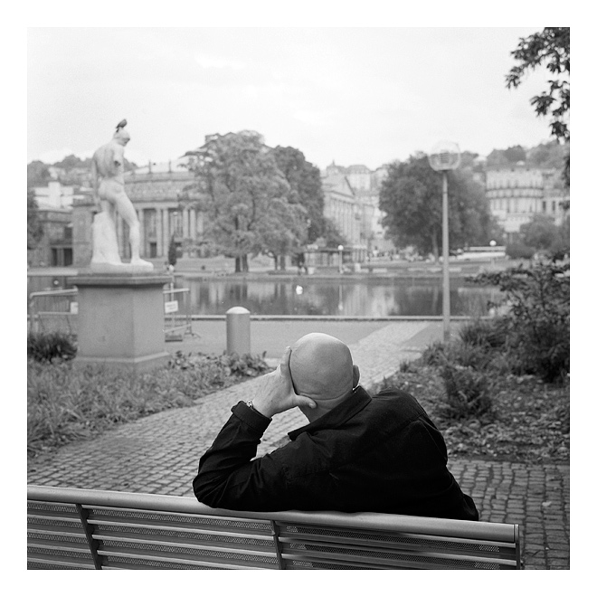 Mann mit Blick auf den Schlossgarten - Stuttgart 2006