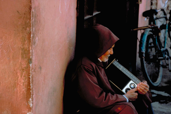Mann mit Radio, Marrakech