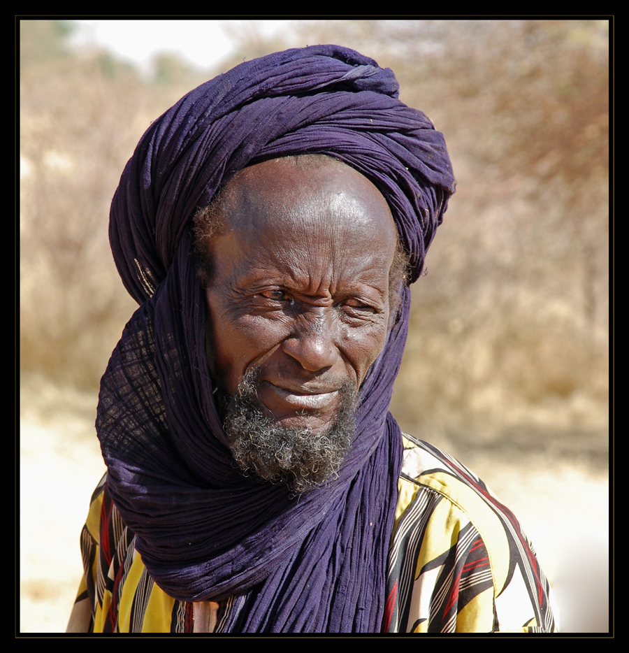 Mann mit violettem Turban