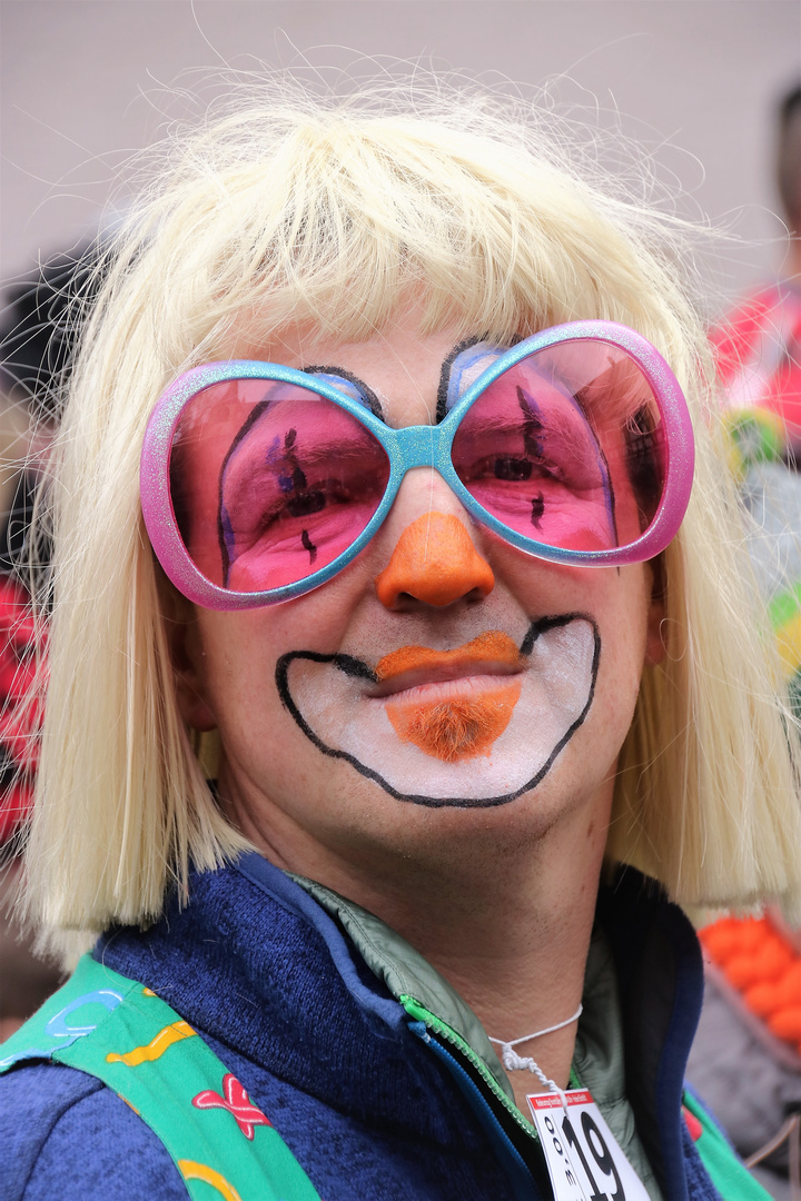 Mann rosa Brille WdS bei Stgt in2019 +9Fotos