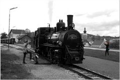 Man(n) sorry Frau interessiert sich für Eisenbahn