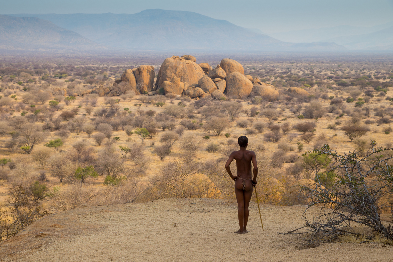 Mann vom Volk der San, Namibia