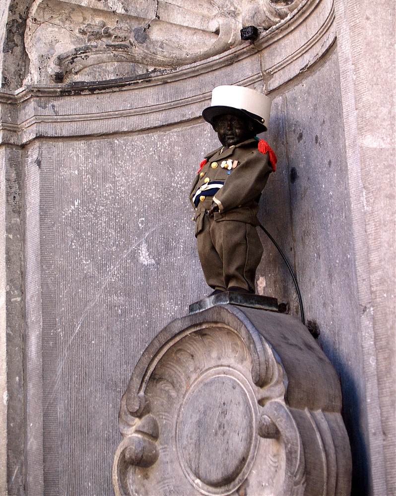 Manneken Pis als Fremdenlegionär