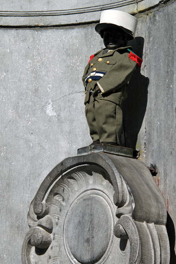 Manneken Pis in Uniform