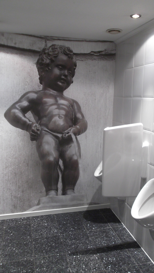 Manneken Pis Wandfoto im Pissoir - Brüssel 