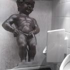 Manneken Pis Wandfoto im Pissoir - Brüssel 