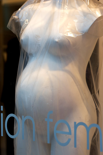 Mannequin "enceinte". Paris.