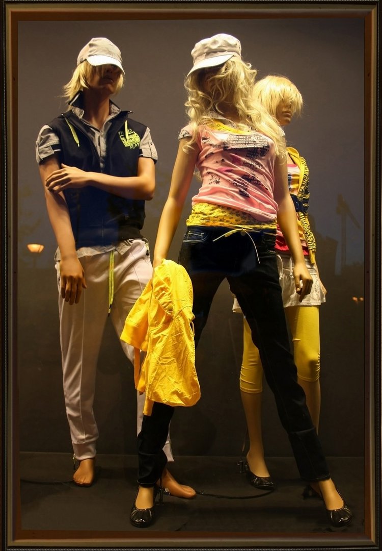 Mannequins well framed