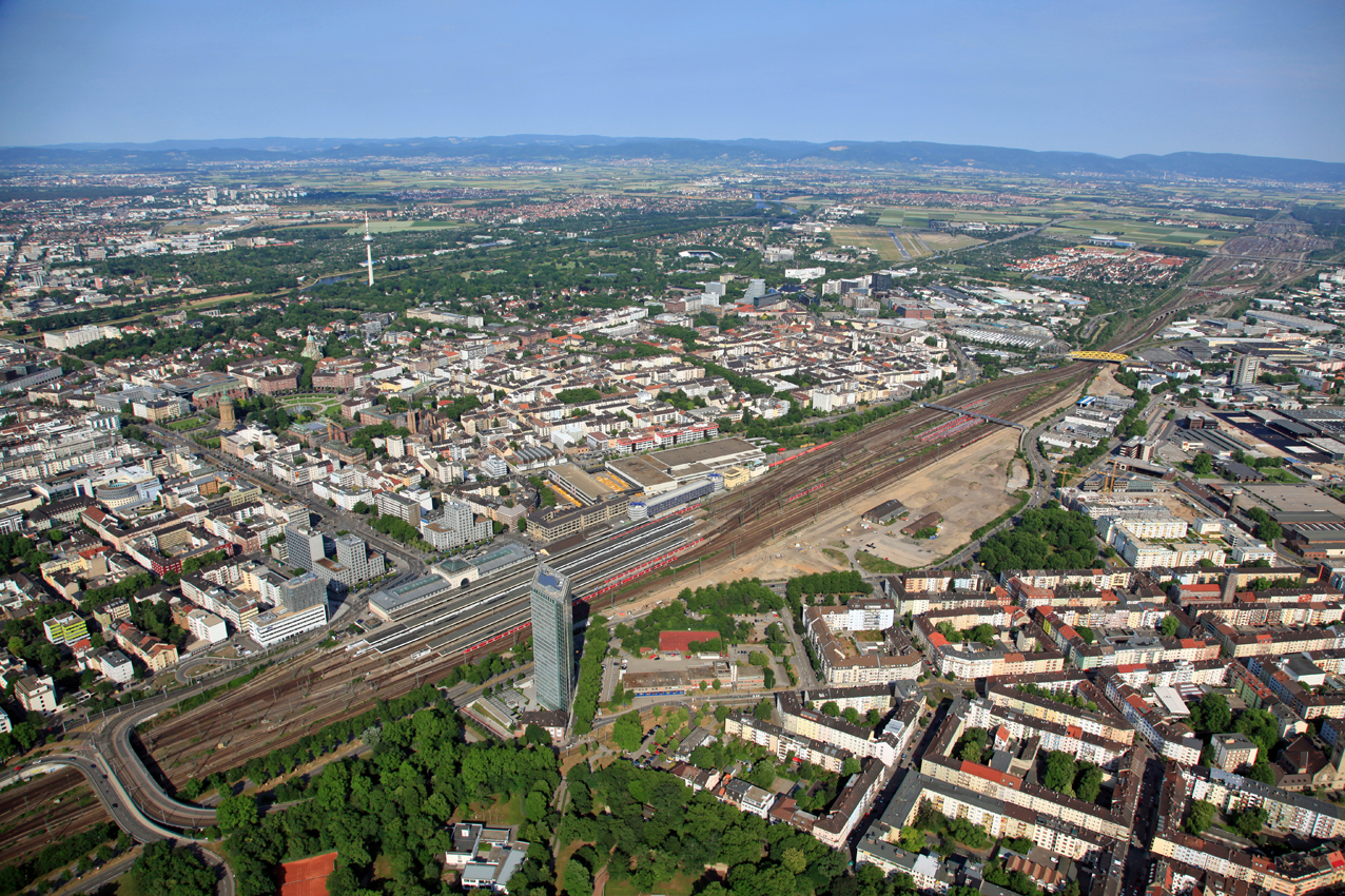 Mannheim 21,Luftbild mit Hauptbahnhof und Victoriahochhaus