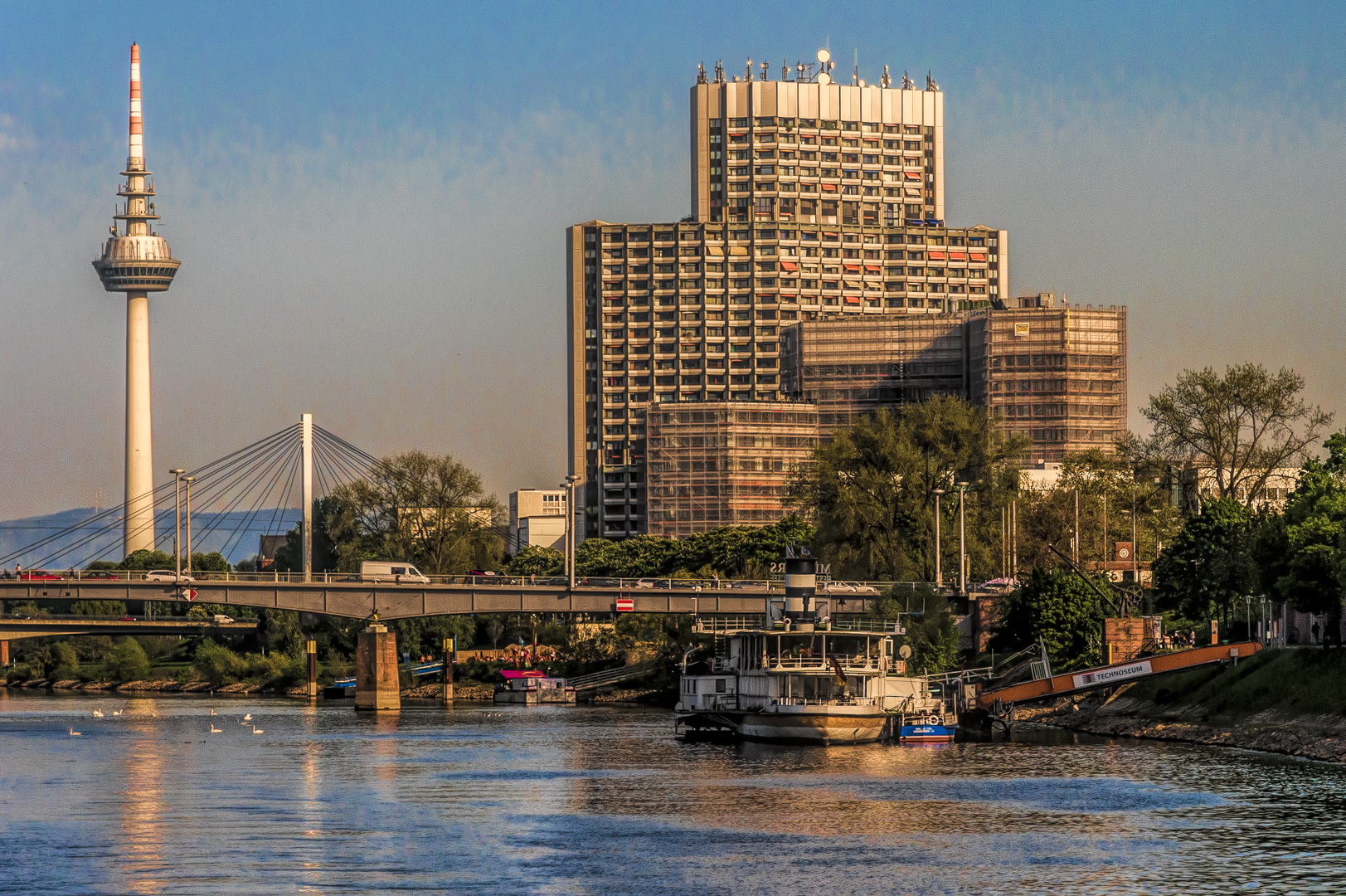 Mannheim mit Fernsehturm 