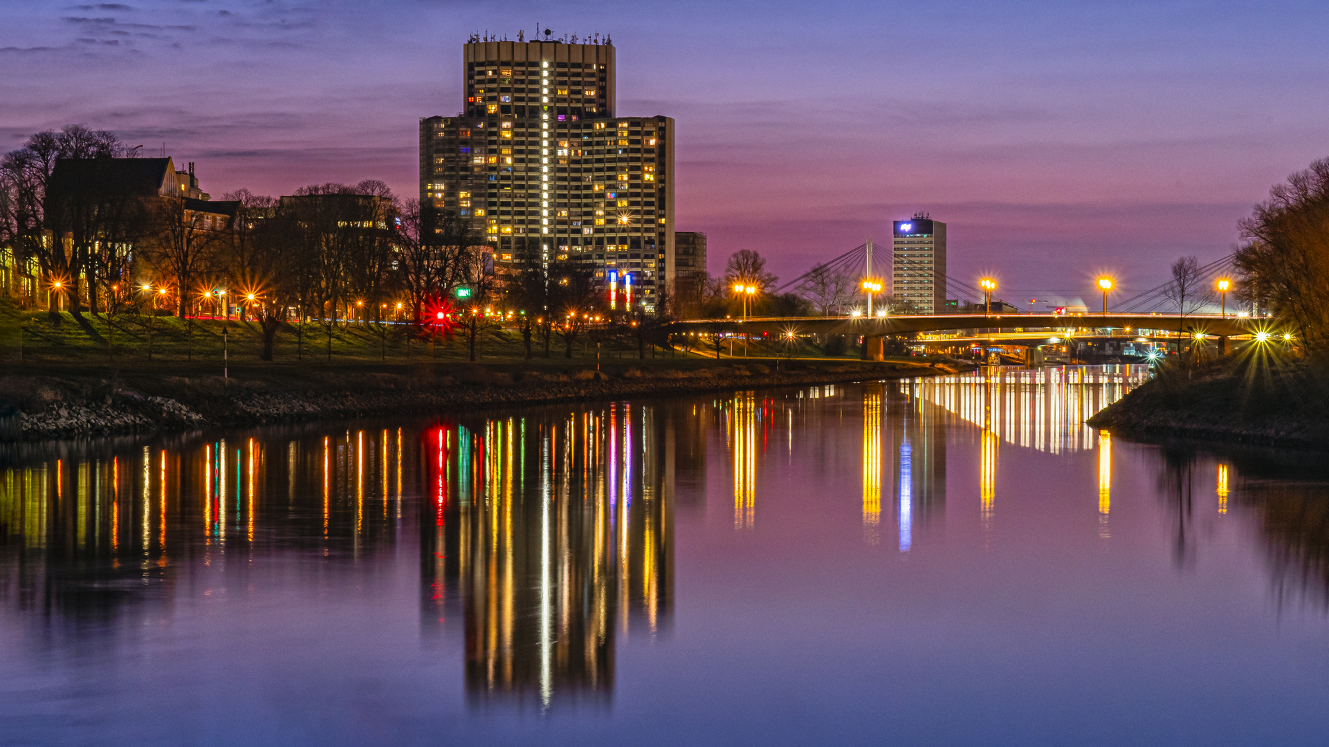 Mannheim. Skyline. Blaue Stunde.