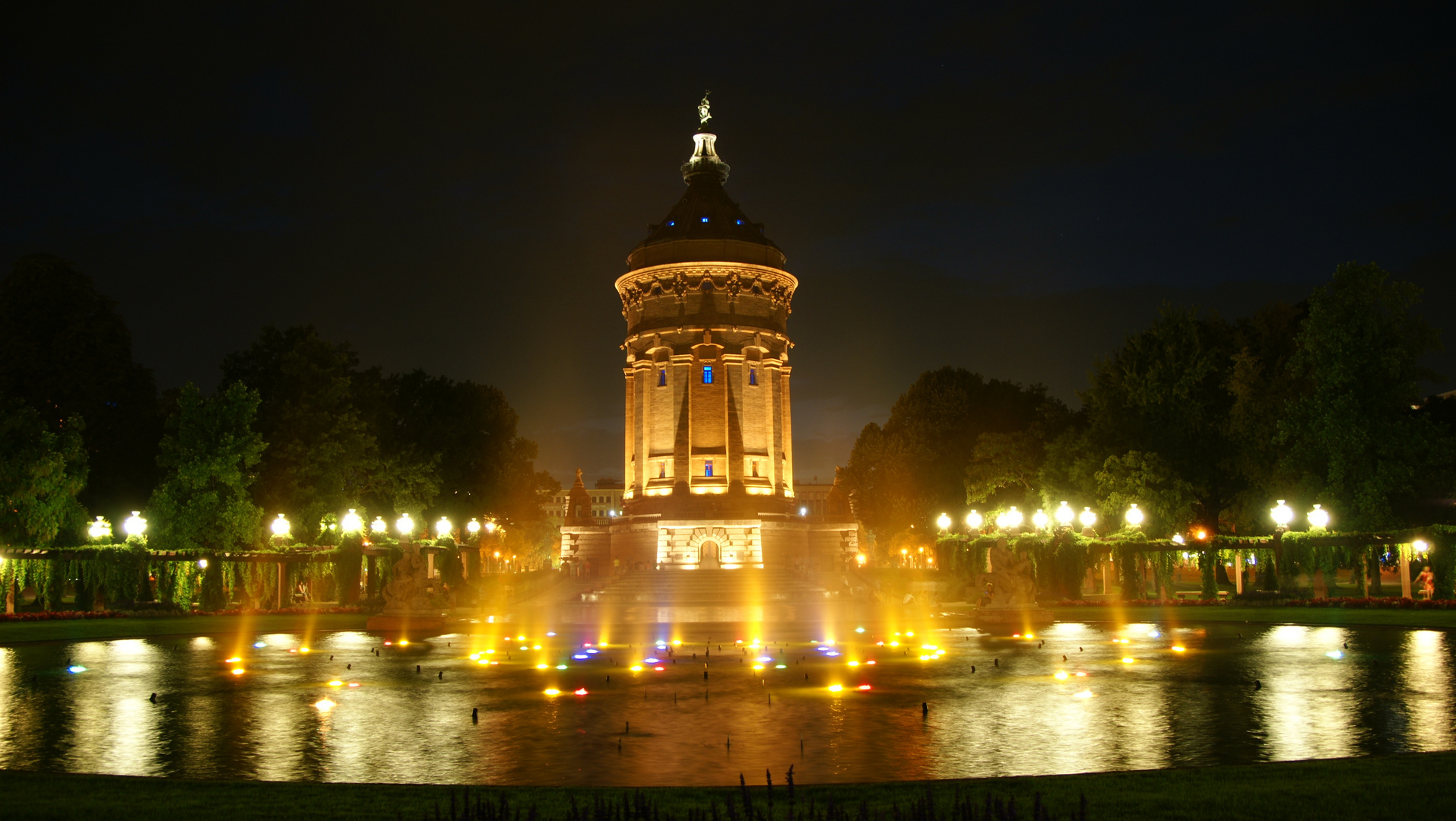 Mannheim, Wasserturm bei Nacht 4