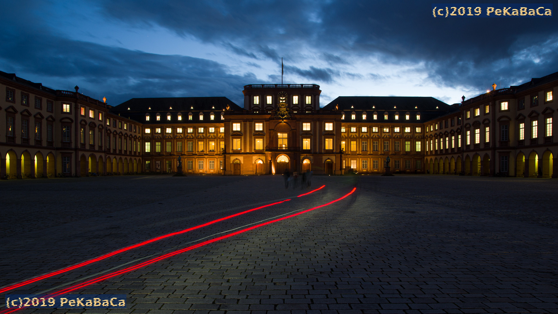 Mannheimer Schloss am Abend