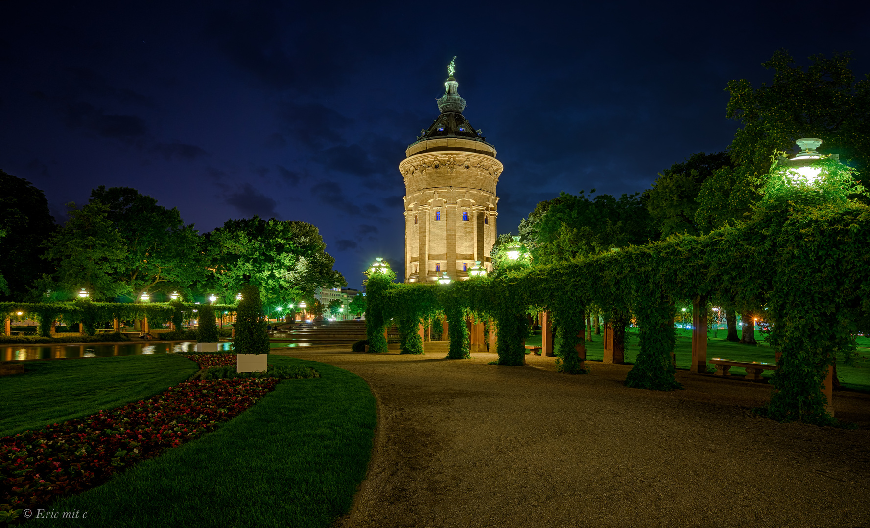 Mannheimer Wasserturm bei Nacht