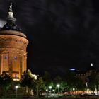 Mannheimer Wasserturm bei Nacht mit Vollmond