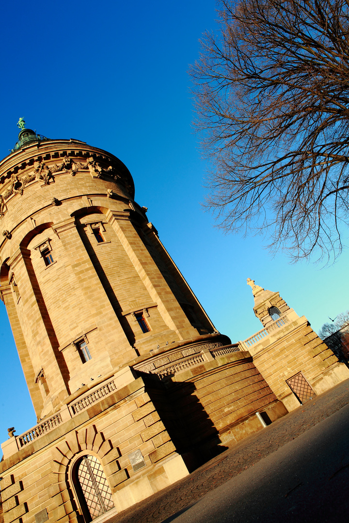 Mannheimer Wasserturm in Farbe