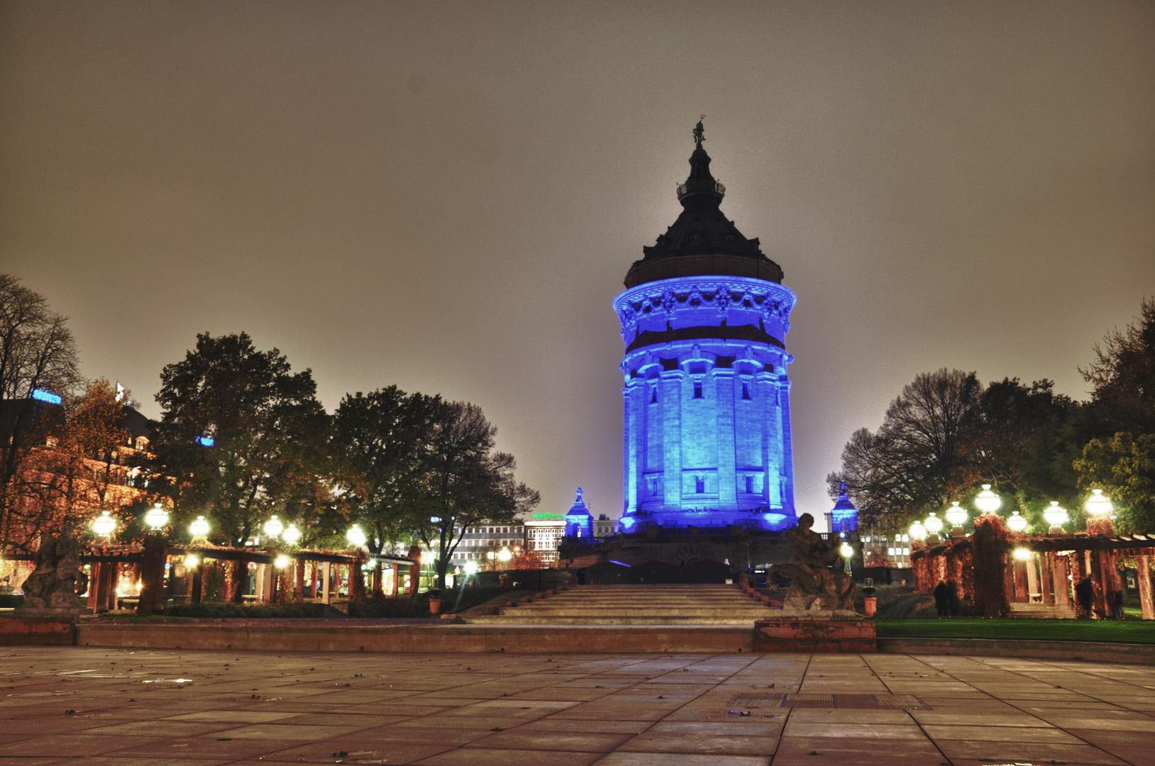 Mannheimer Wasserturm "macht blau"