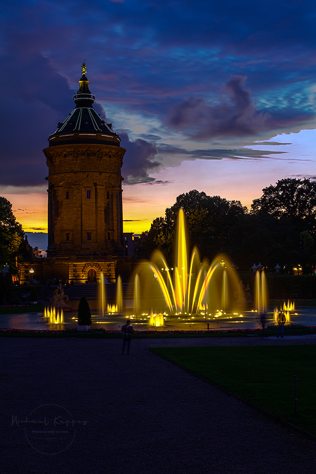 Mannheims Wasserturm zur blauen Stunde!