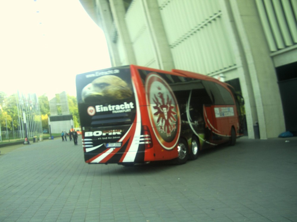 Mannschaftsbus der Frankfurter Eintracht