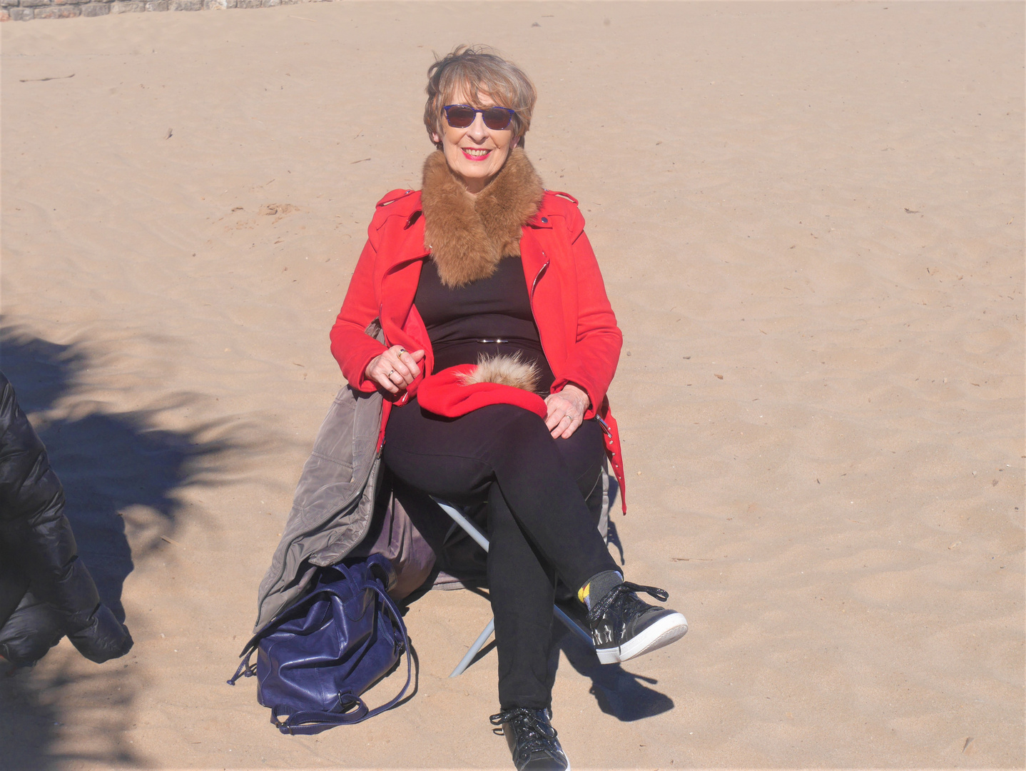 Manouchette se détend à la plage de Valras