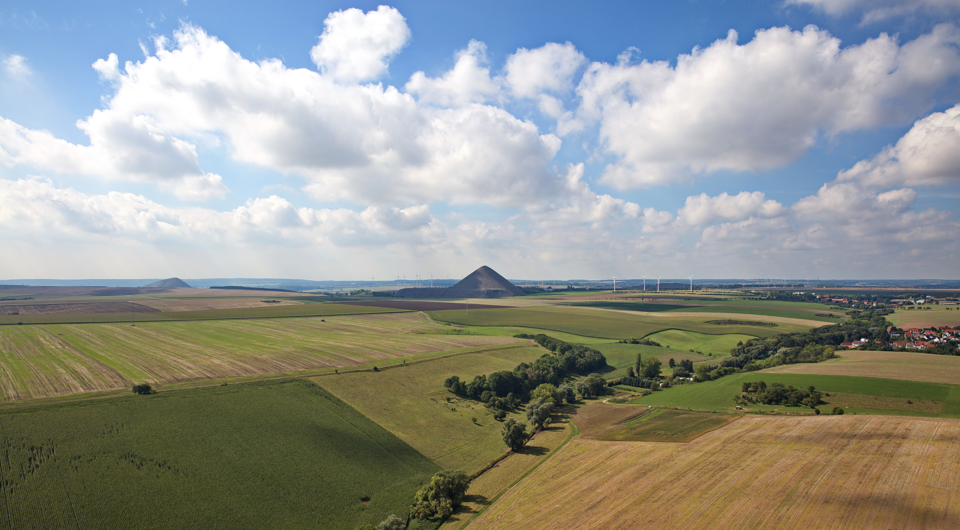 Mansfelder Land - Blick von der Halde des Brosowskischachtes bei Augsdorf