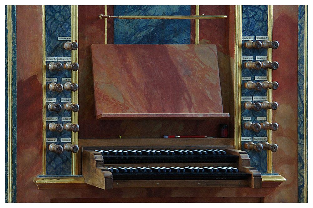 Manual und Register der Sitzberger Orgel