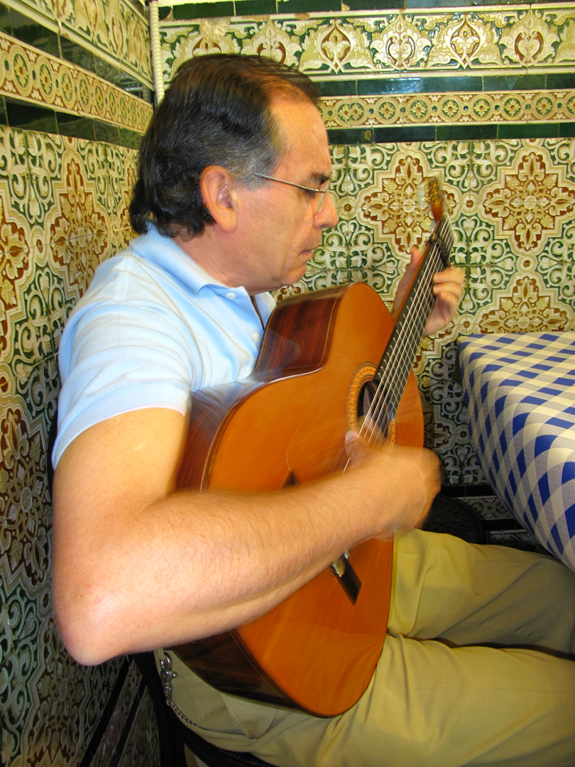 MANUEL MUÑOR ,GUITARRISTA Y CANTAOR