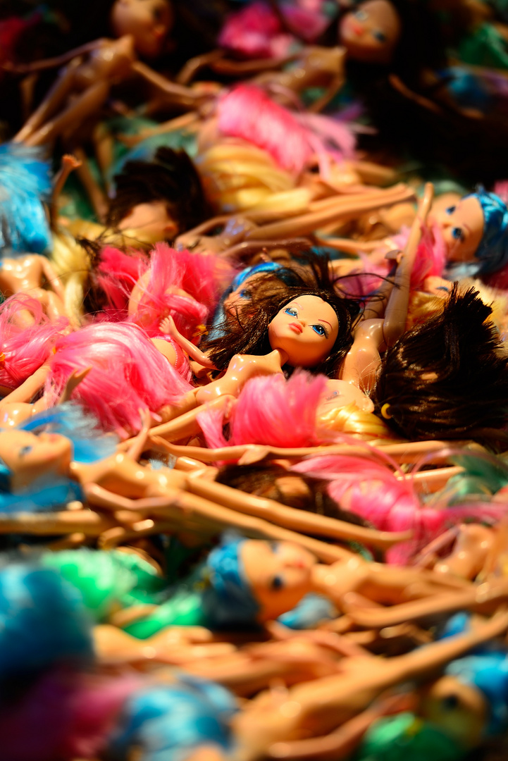 many dolls