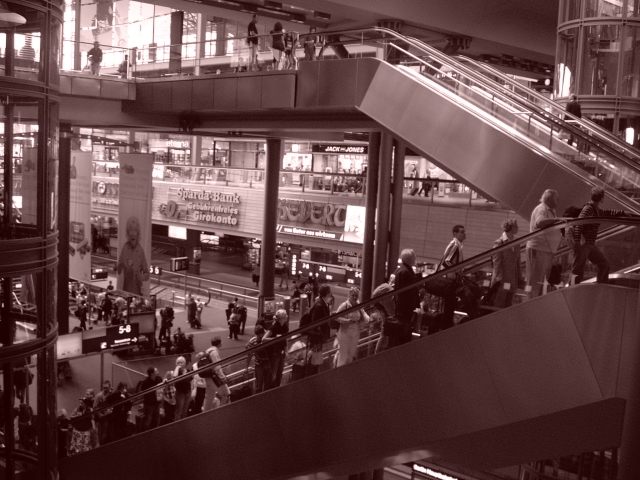 Many escalators (Berlin-Sepia-Projekt - Pic. 025)